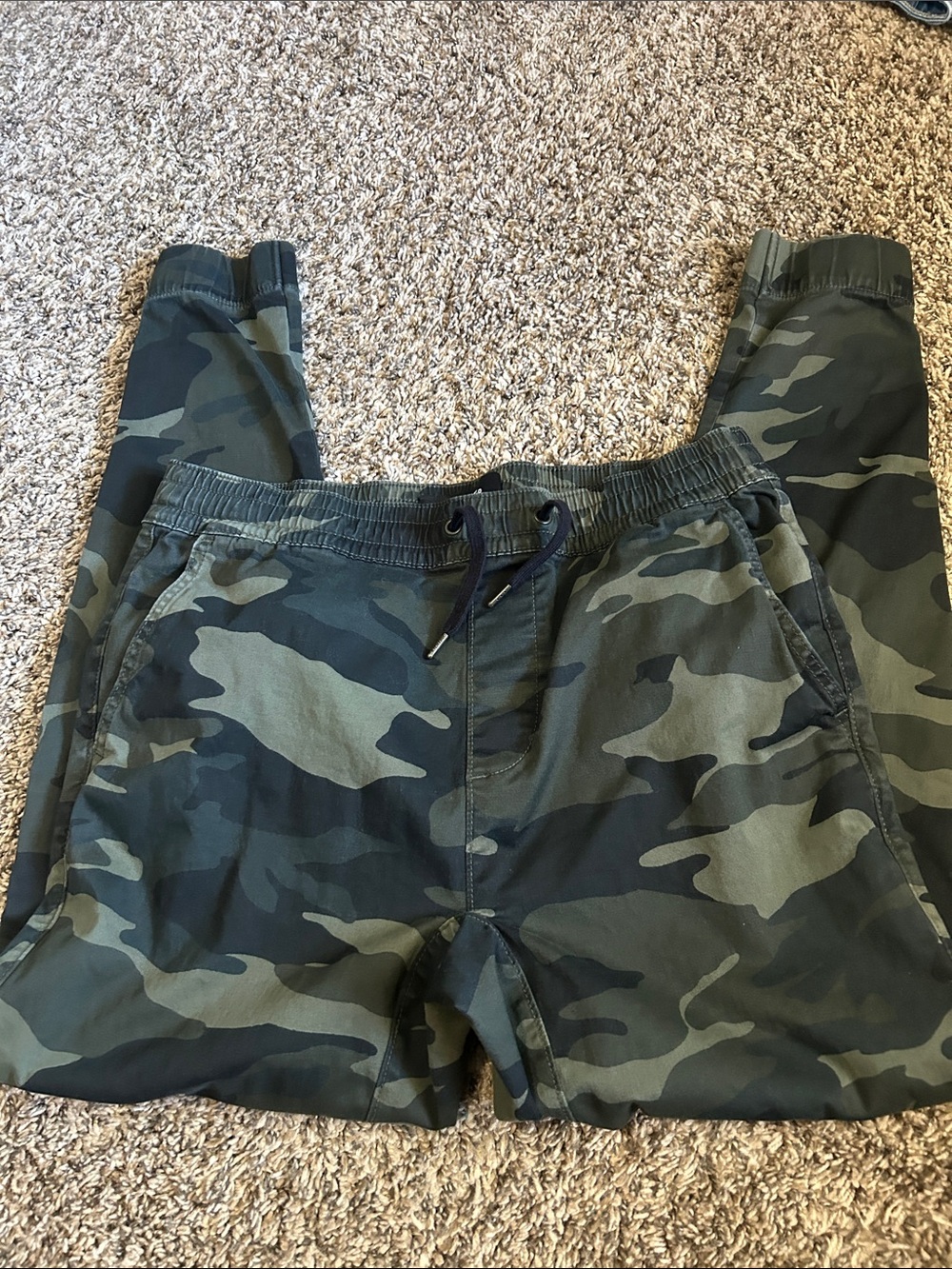 Hollister Men's Green Camo Jogger Track Pants